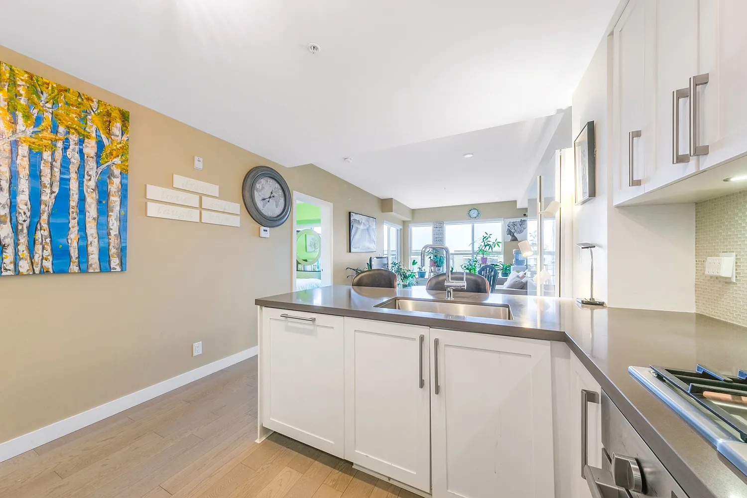 2 bed, 825 sqft, $2,700 — Photo 3
