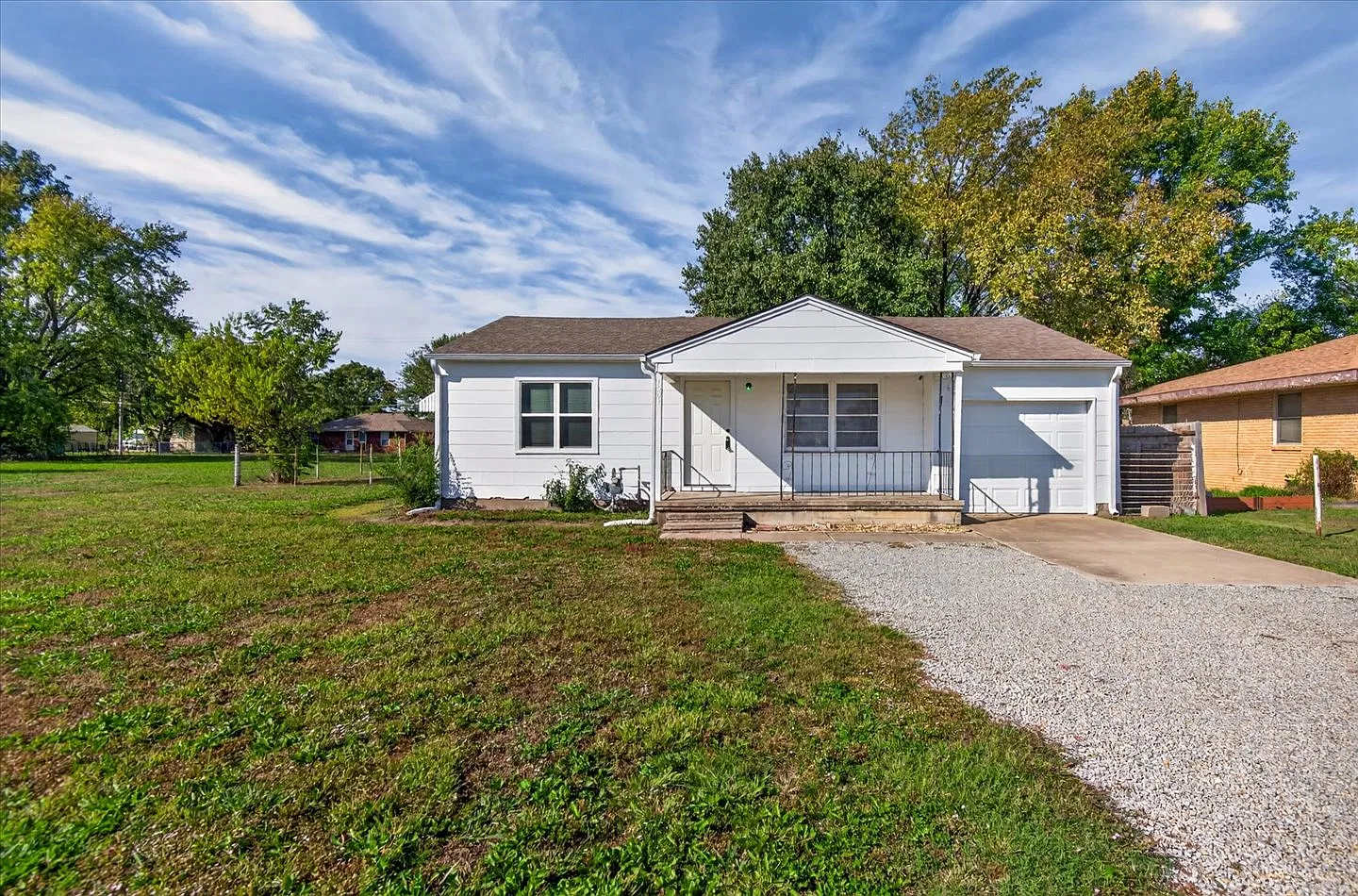 2 bed, 1.0 bath, 792 sqft, $900 — Photo 2