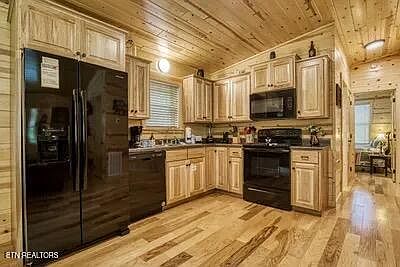 4th image of 1140 Pinyon Cir