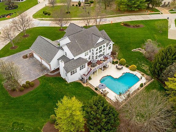4th image of 248 Camelot Dr
