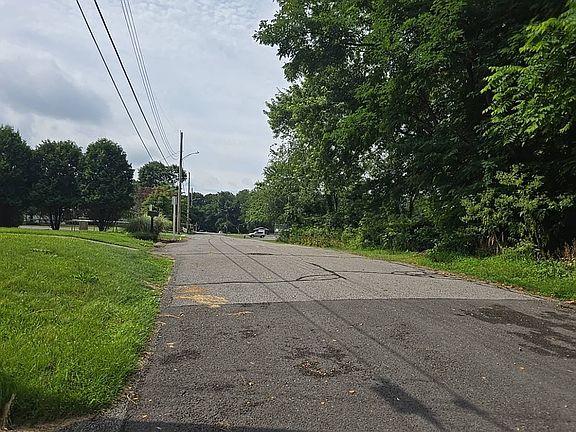 5th image of 2836 School St