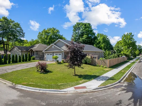 724 Elgin St, Saugeen Shores, ON N0H 2C4