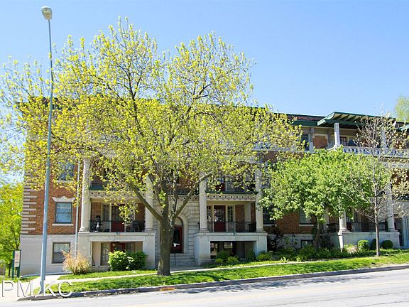 3rd image of 912 Benton Blvd APT 1B
