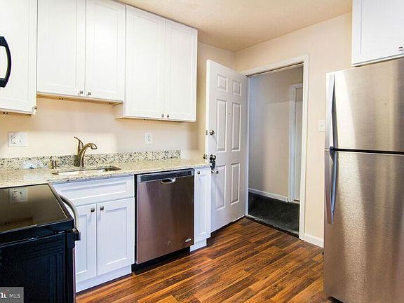 4th image of 1704 Roberts St APT 6