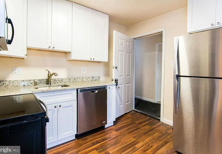 1700 Roberts St #7 — Photo 4