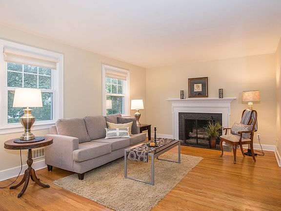3rd image of 446 Essex Ave