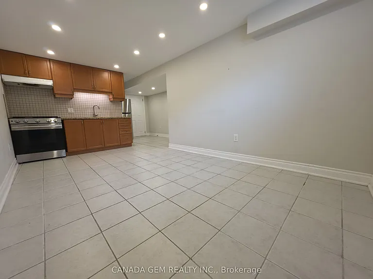 54 Clearmeadow Blvd — Photo 7