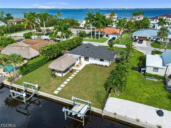 12755 Brewster Dr, Fort Myers, FL 33908