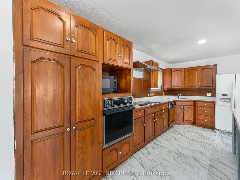35 Eugene St — Photo 16