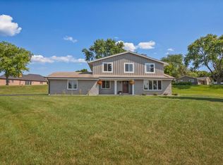 890 Janacek Rd, Brookfield, WI 53045