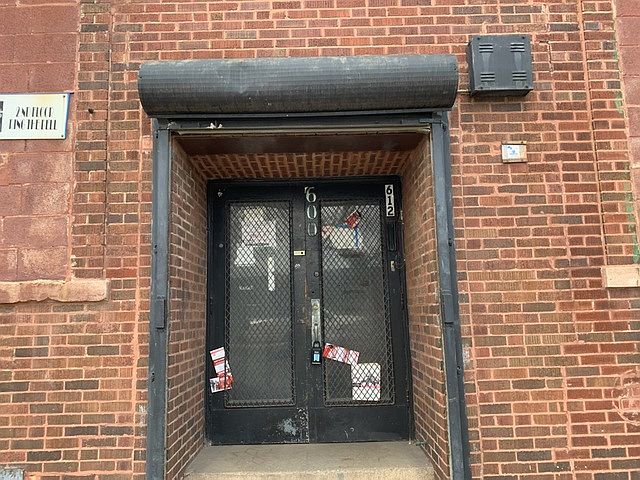 1st image of 610 N Albany Ave #2