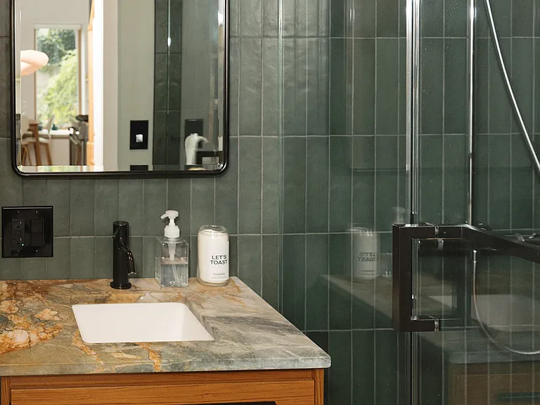 140 Scholes St #1B — Photo 9