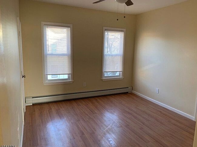 Living Room w. Closet