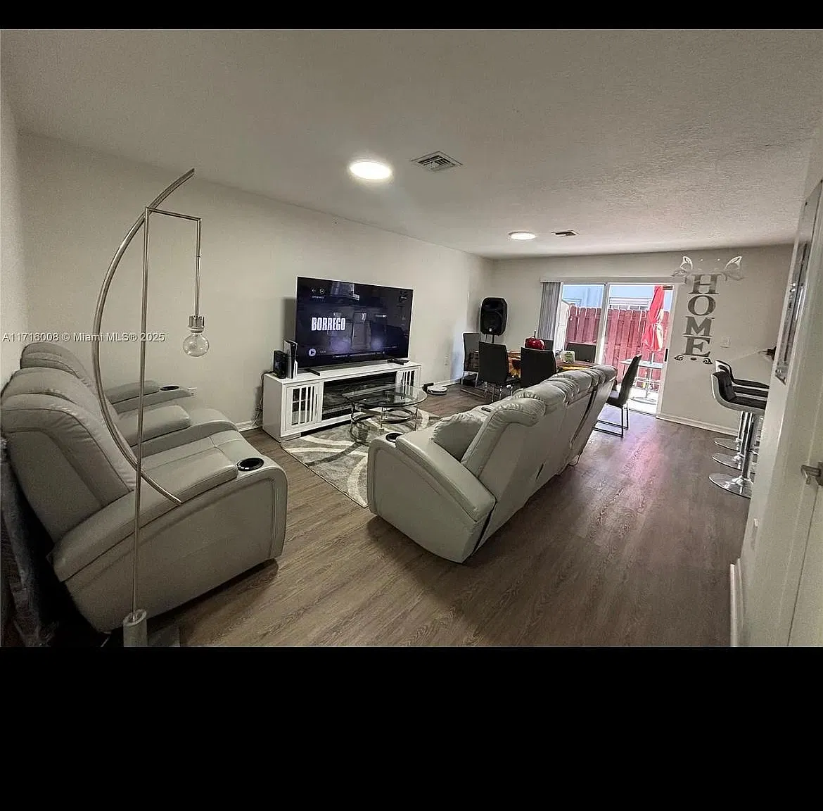 3 bed, 1657 sqft, $2,500 — Photo 2