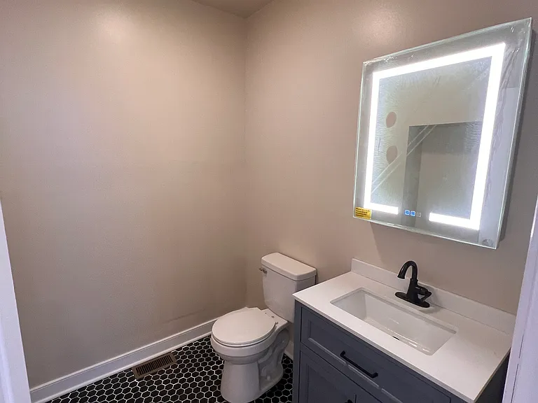 1005 W High St — Photo 13