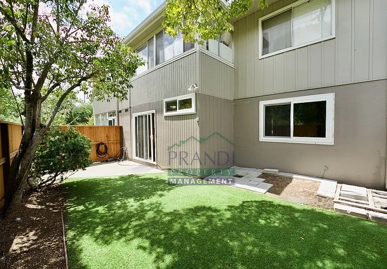 1032 Los Gamos Rd #D — Photo 13
