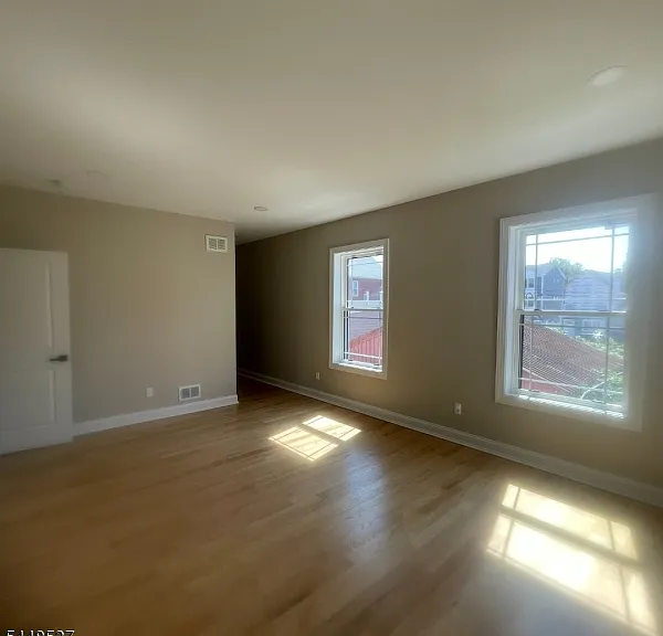 1297 Avy St — Photo 15