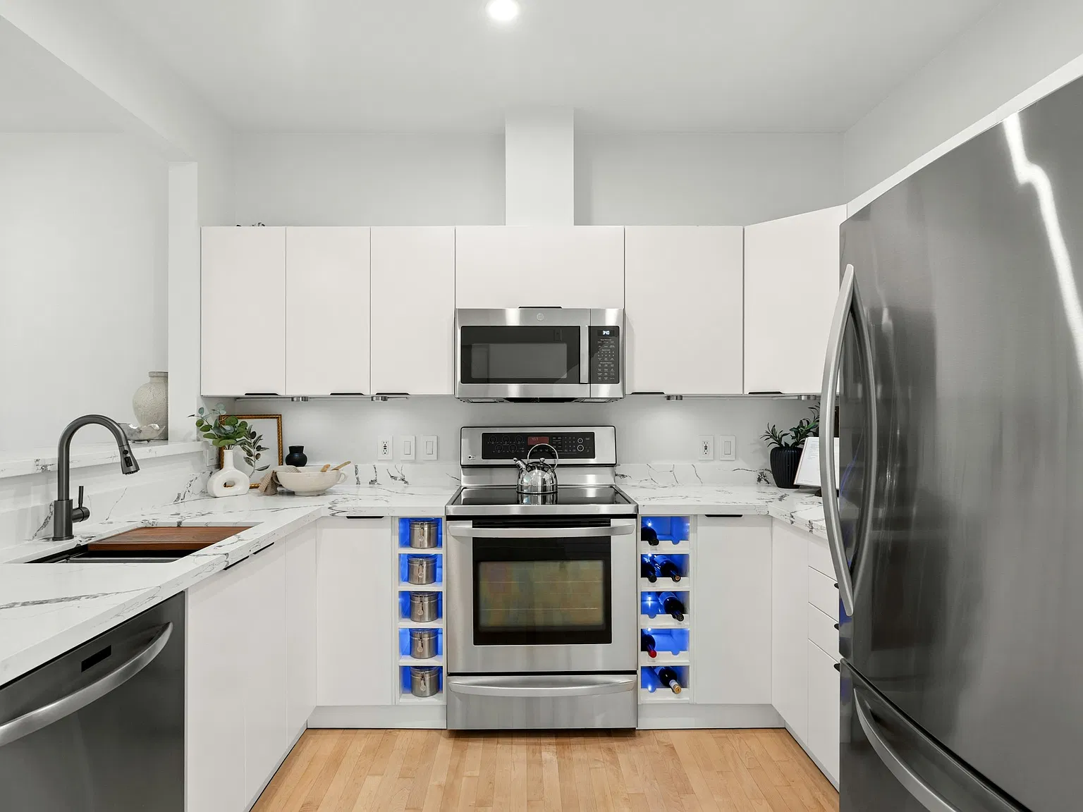 2 bed, 1129 sqft, $3,200 — Photo 2