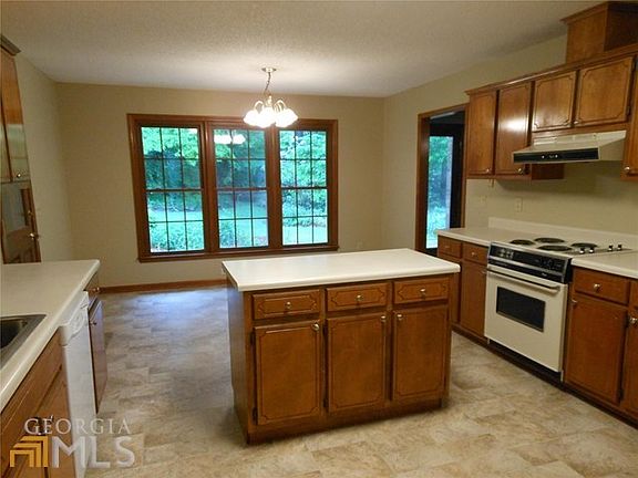4th image of 90 Elderwood Ln