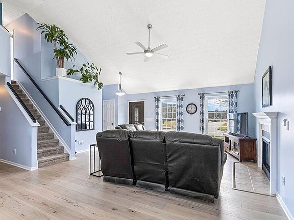 5th image of 1044 Royal Oak Dr
