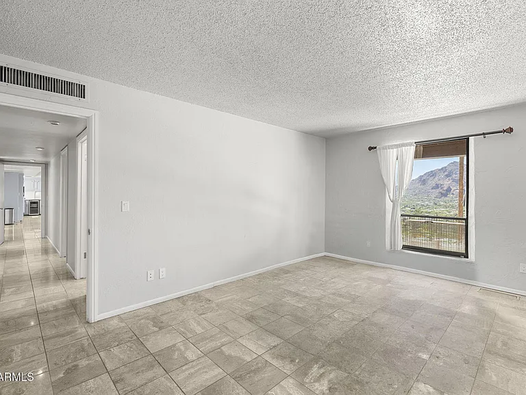 6900 N Highlands Dr — Photo 28