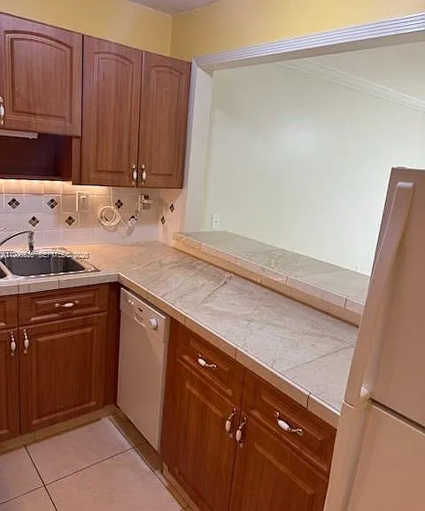 9301 SW 92nd Ave #210-C — Photo 5