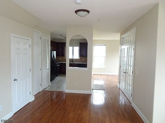 3rd image of 112 Limerick Ln #1