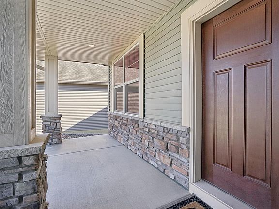 4th image of 4614 Landmark Dr NE