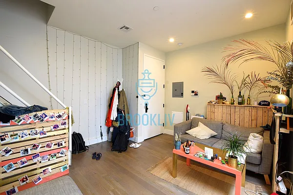 Rented by null | media 22