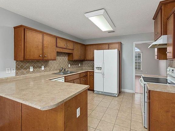 2nd image of 199 Sarah Dr