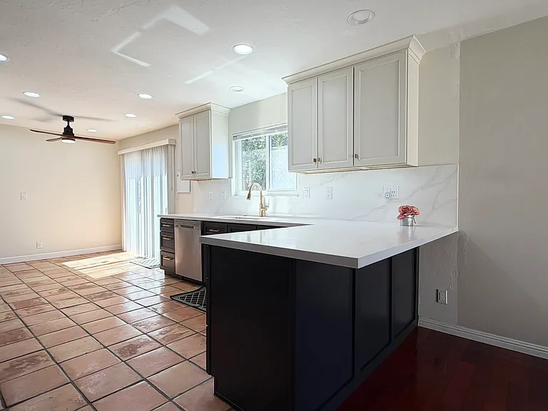 3695 Sanford St — Photo 22