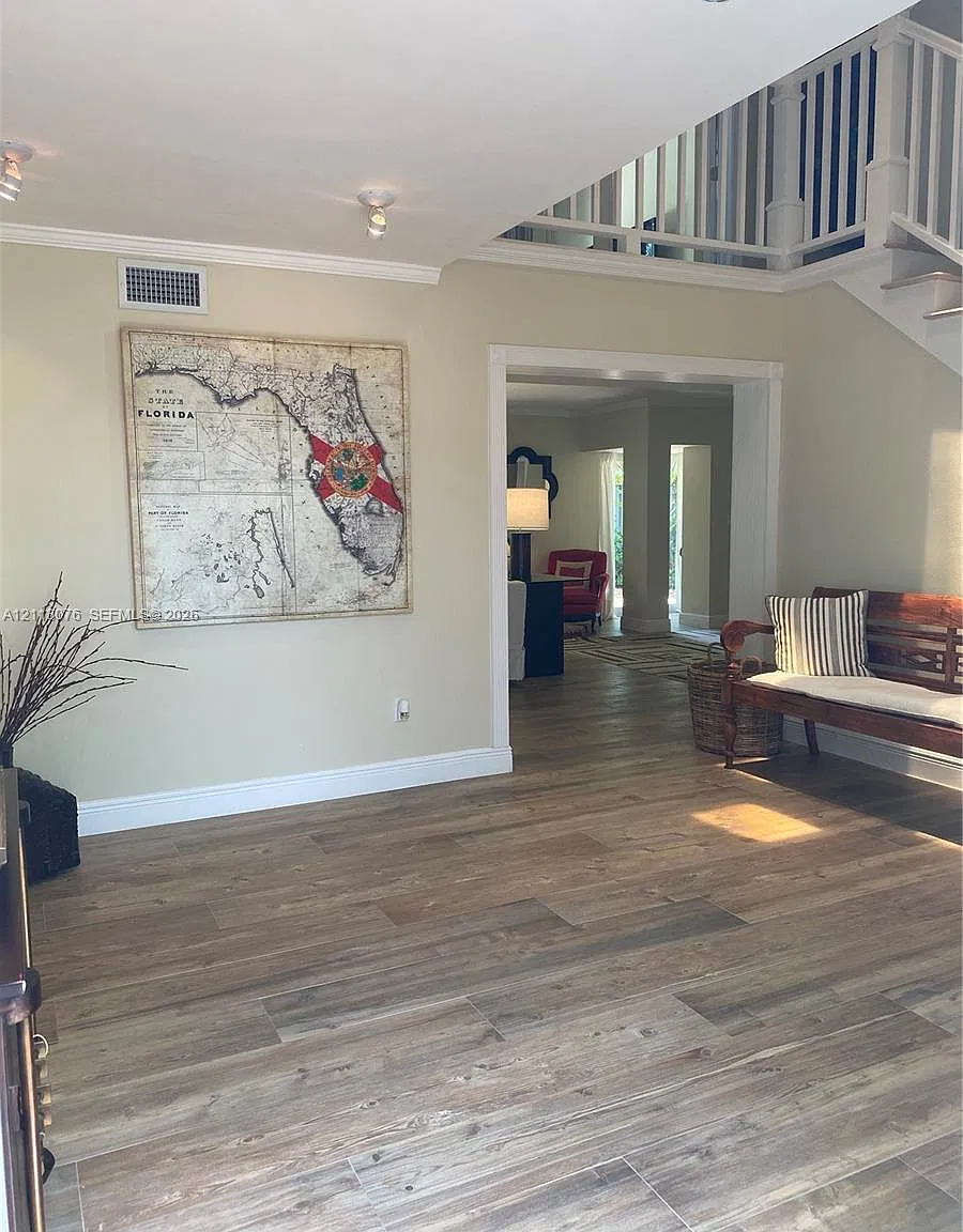Cape Fla Club Condo Clust — Photo 4