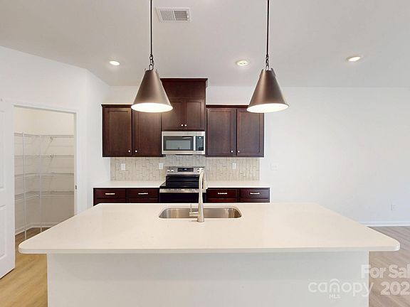 5th image of 311 Hendley Dr