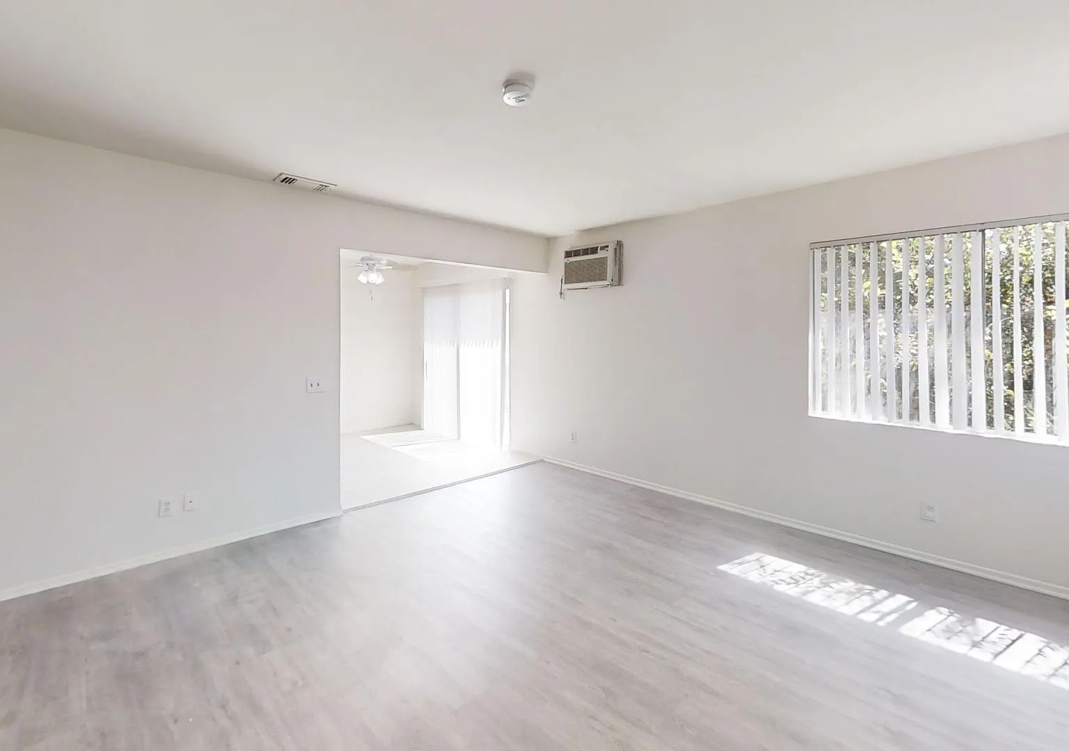 14702 Plaza Dr — Photo 2