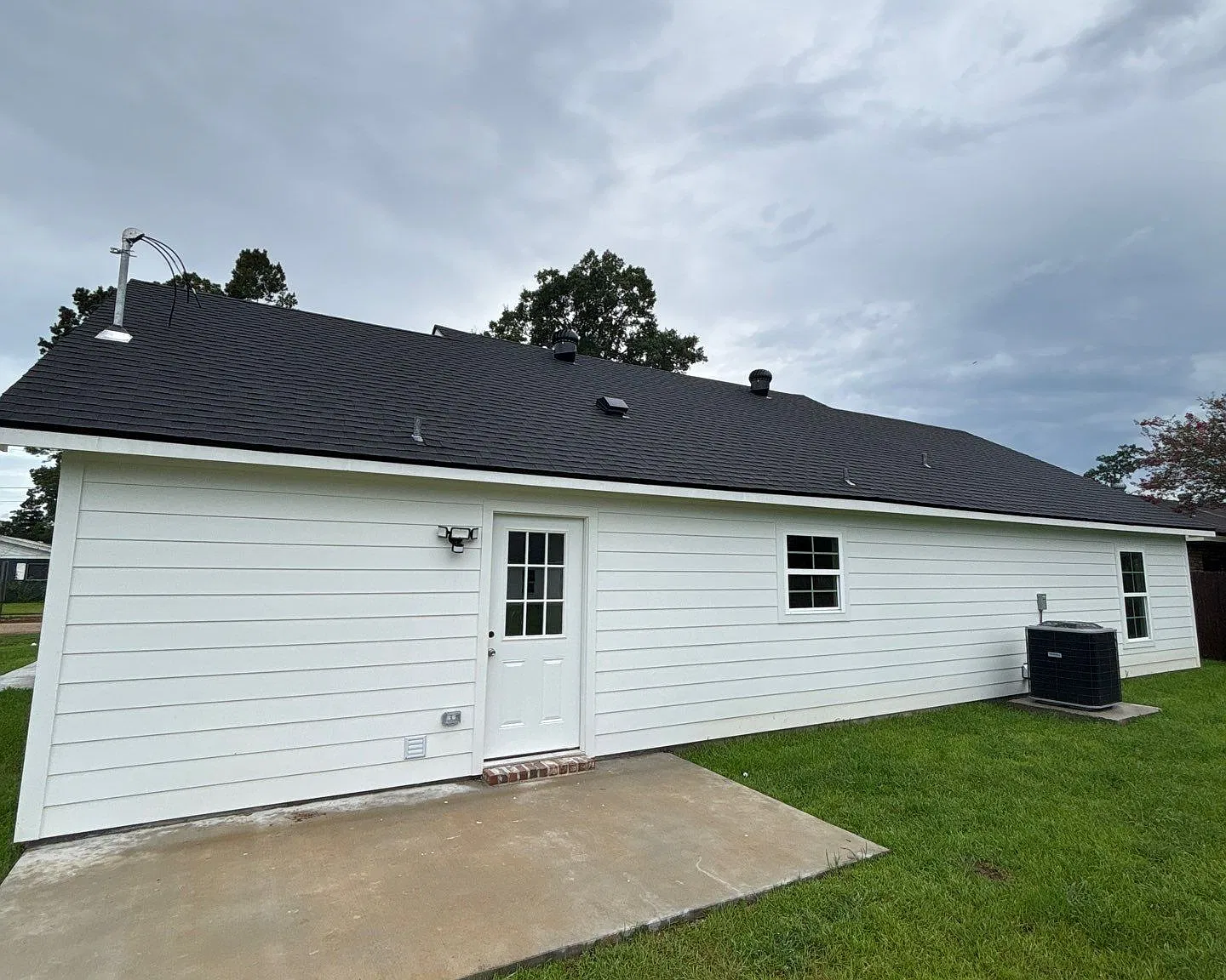 3 bed, 1250 sqft, $2,000 — Photo 3