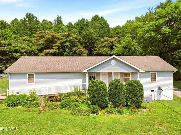 633 Russell Ave, Harriman, TN 37748