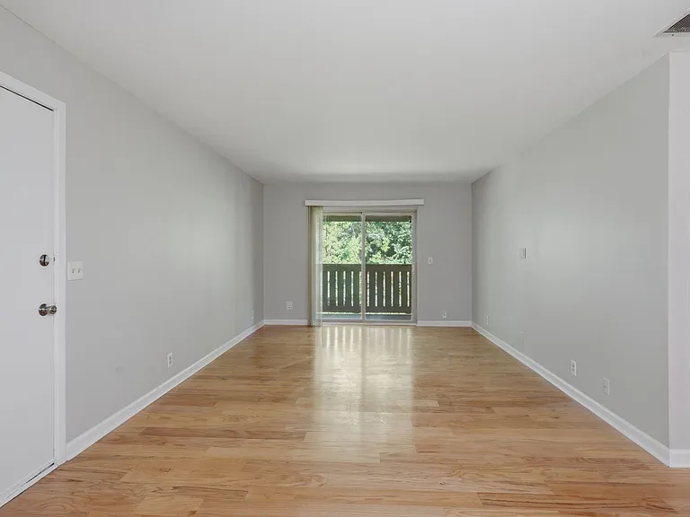 815 Ashlawn Pl — Photo 4