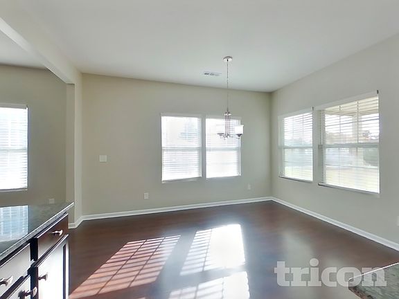 4th image of 3301 Pikes Peak Dr