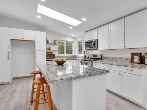 234 Harmony Ln, Sun Valley, NV 89433