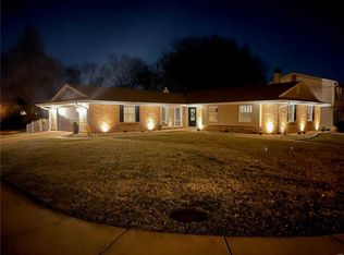 1216 Finger Lake Ct, Chesterfield, MO 63017