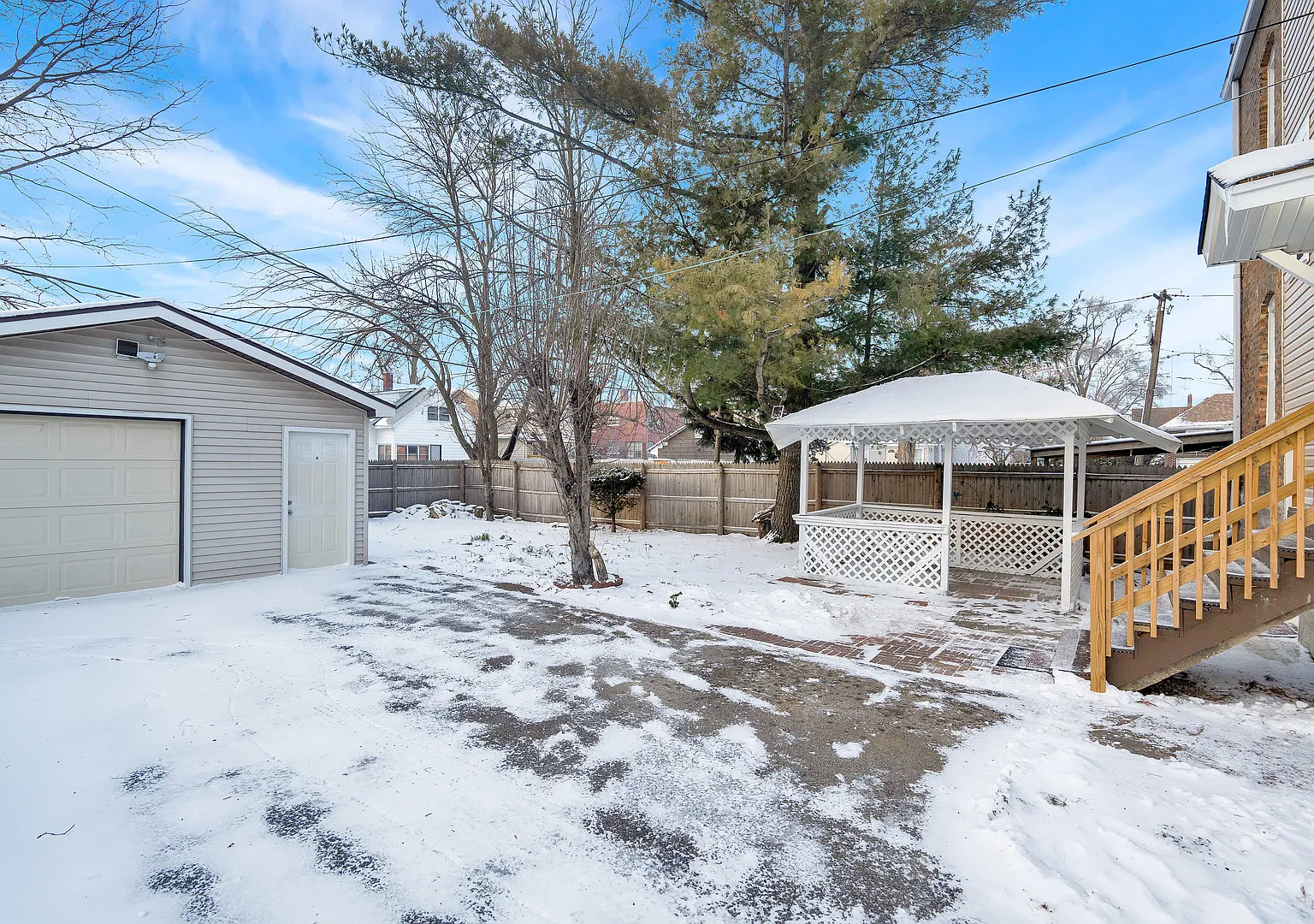 3 bed, 1200 sqft, $1,700 — Photo 3
