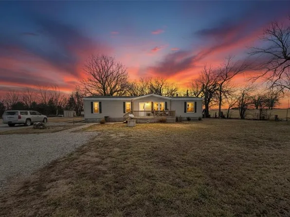 19525 50th Rd, Parsons, KS 67357