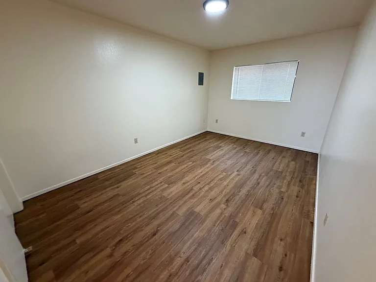 1405 Dr Martin Luther King Jr Ave NE — Photo 19