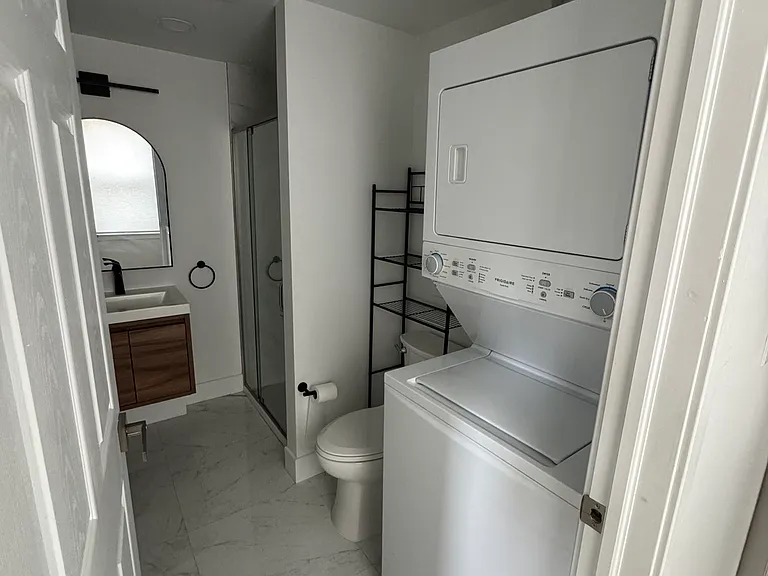 332 Lombard St #3R — Photo 7