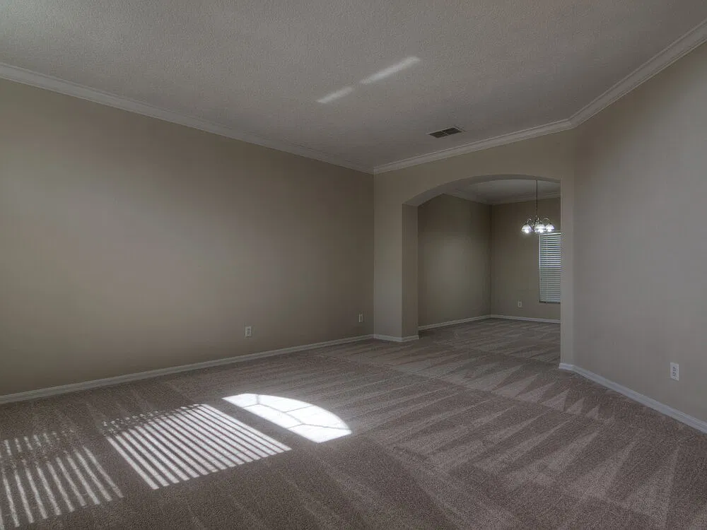 4 bed, 2.5 bath, 2436 sqft, $2,670 — Photo 2