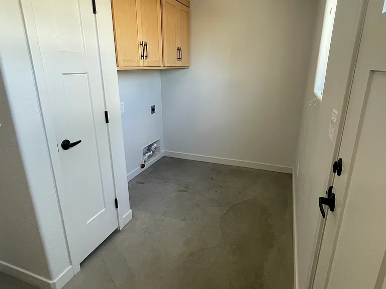 1048 Whipple St — Photo 23