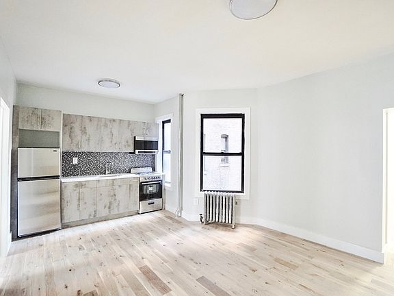 4th image of 26 Saint Nicholas Pl #2B1