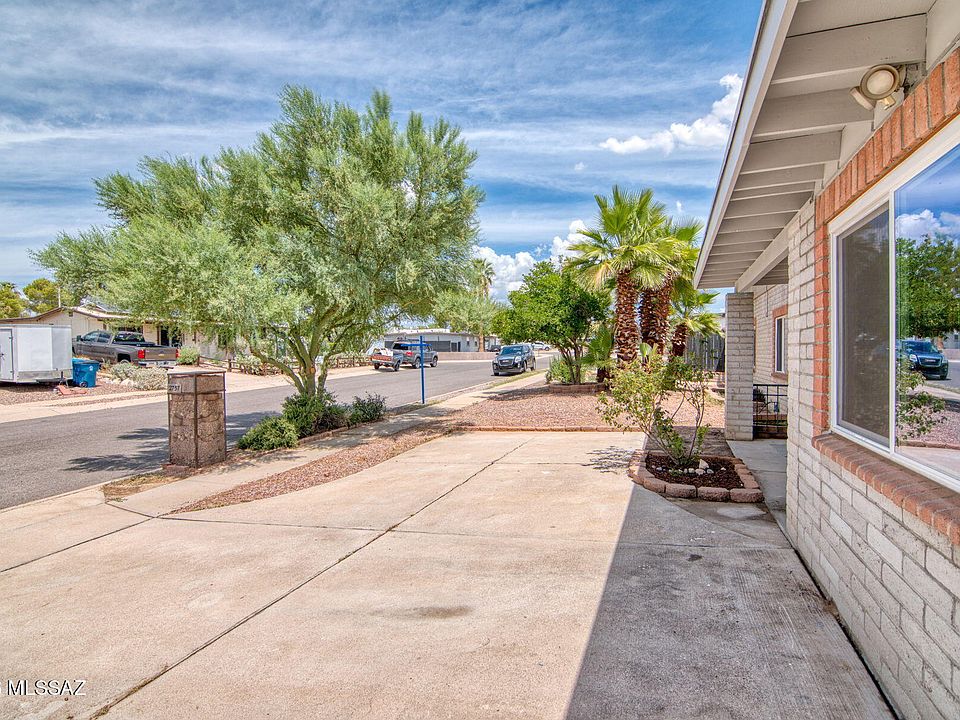 1st image of 2757 W Calle Del Huerto