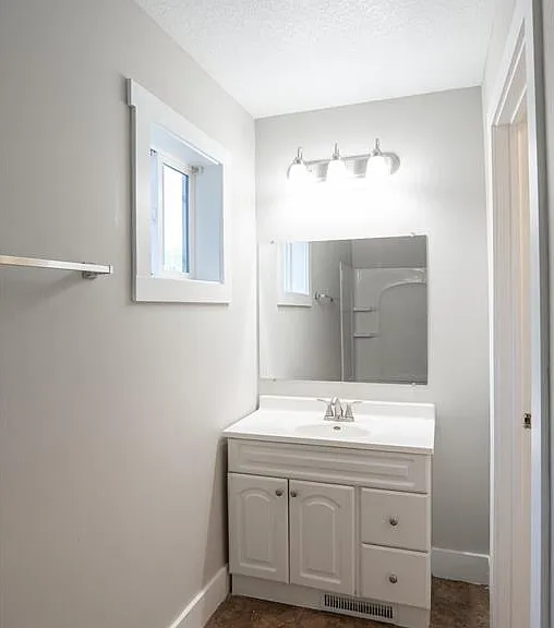 1602 Johnson St NE — Photo 8