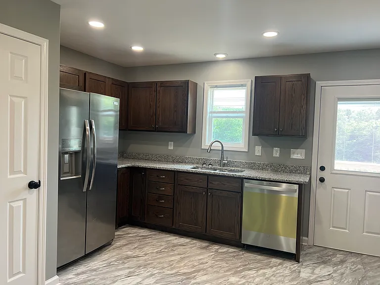 500 Hunters Cir #B — Photo 14
